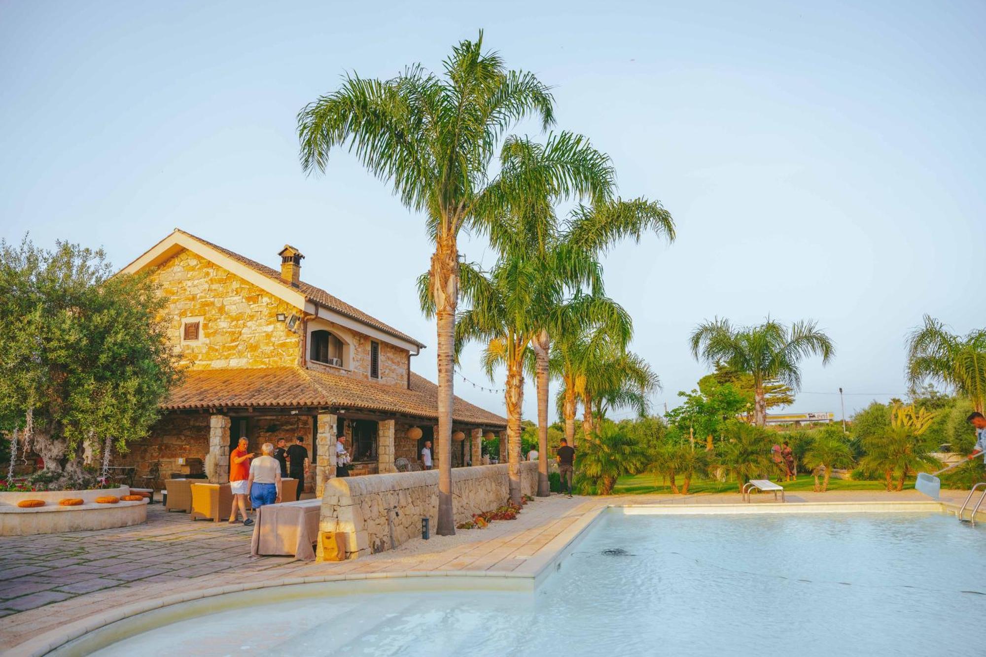 Mythos Holidays & Events Syracuse ภายนอก รูปภาพ